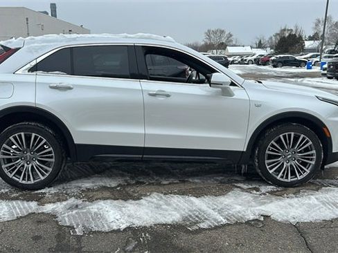 Used 2024 Cadillac XT4 Premium Luxury image 3