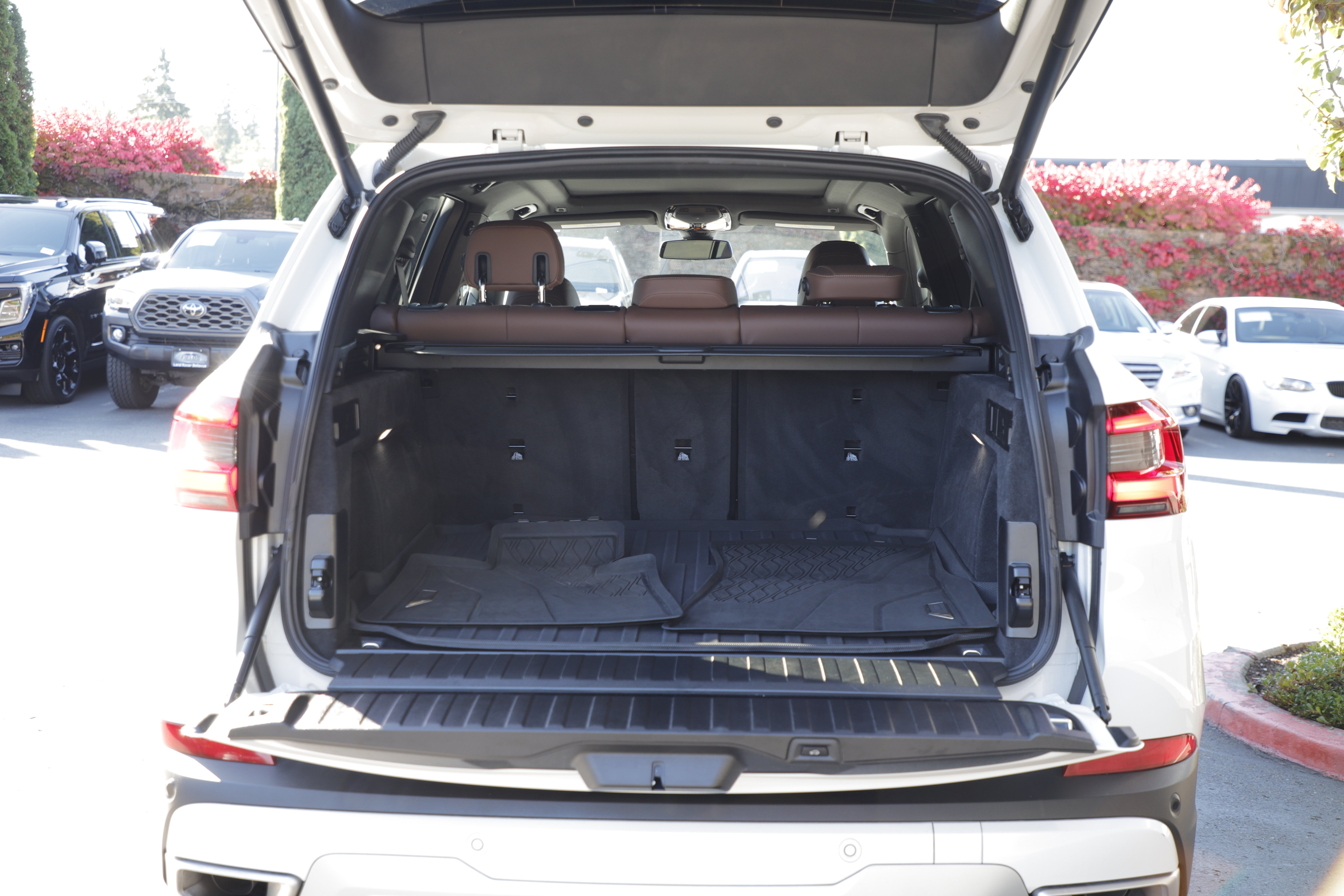 Used 2023 BMW X5 xDrive40i w/ Premium Package AWD/4WD image 14