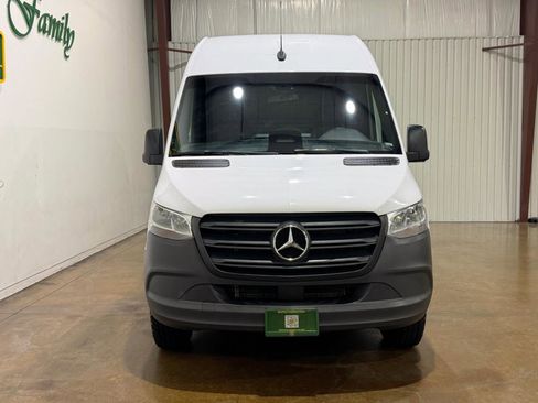 Used 2025 Mercedes-Benz Sprinter 2500 image 2