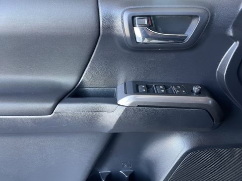 Used 2019 Toyota Tacoma TRD Sport w/ Technology Package RWD image 12