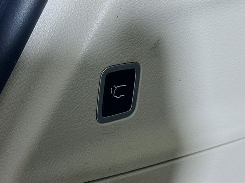 Used 2024 Chrysler Pacifica Touring-L image 29