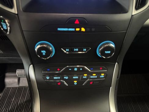 Used 2020 Ford Edge SEL AWD/4WD image 3