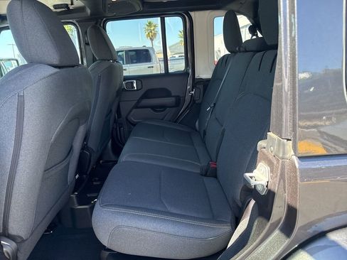 Certified 2025 Jeep Wrangler Unlimited Sahara w/ Safety Group AWD/4WD image 16