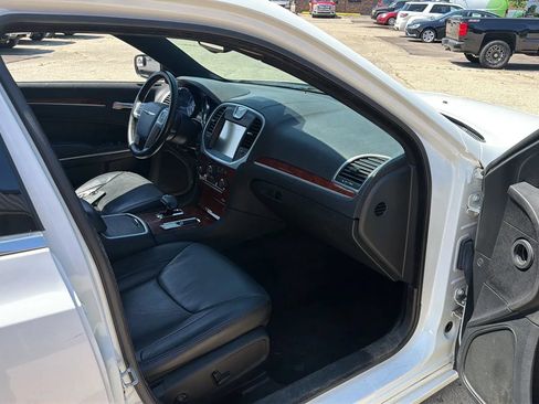Used 2014 Chrysler 300 AWD w/ Driver Convenience Group image 17