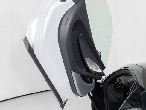 Used 2022 McLaren GT image 23