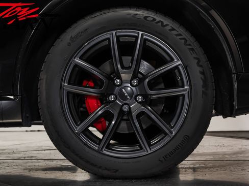 Used 2018 Dodge Durango SRT w/ SRT Interior Appearance Group image 19