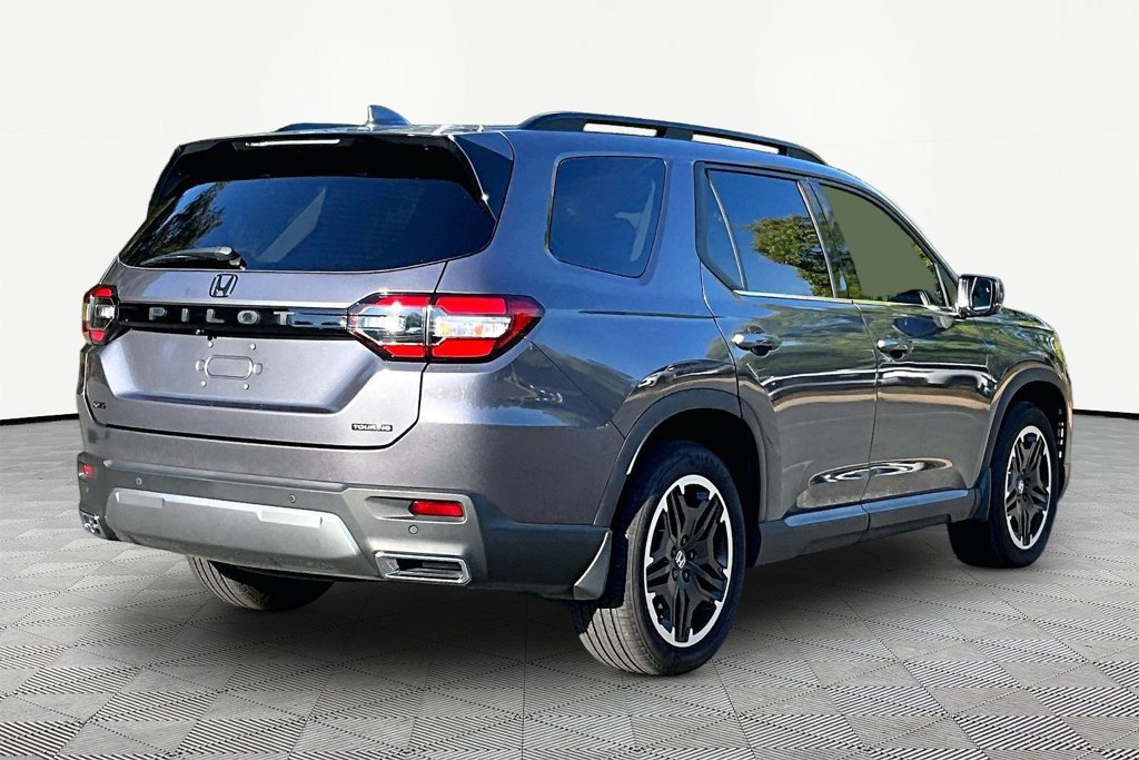 Certified 2026 Honda Pilot Touring image 5