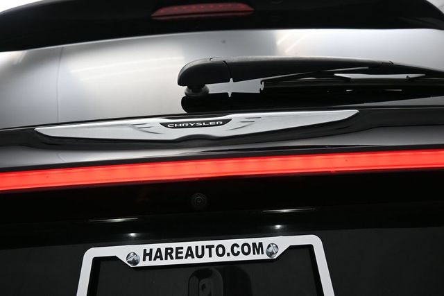 Used 2023 Chrysler Pacifica Touring-L FWD image 26
