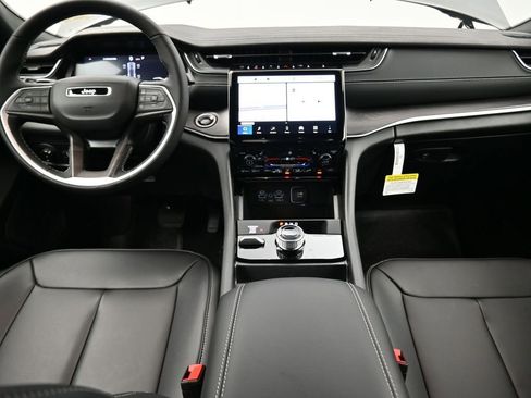 New 2025 Jeep Grand Cherokee Limited image 32