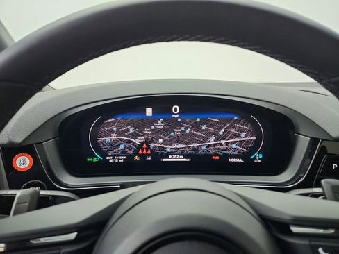 Used 2024 Porsche Cayenne image 38