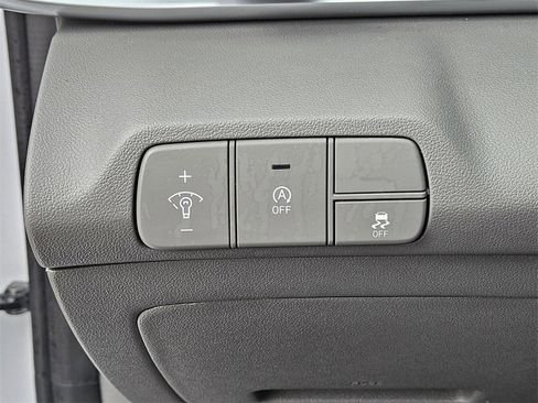 Used 2025 Hyundai Elantra SE image 26