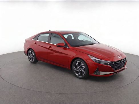 Used 2025 Hyundai Elantra Limited FWD image 2