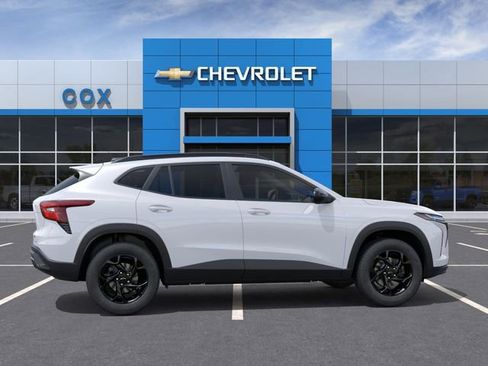 New 2026 Chevrolet Trax LT w/ Driver Confidence Package FWD image 5