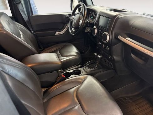 Used 2016 Jeep Wrangler Unlimited Rubicon w/ Dual Top Group AWD/4WD image 4