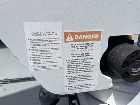 Used 2015 Ford F550 4x4 Regular Cab Super Duty image 21