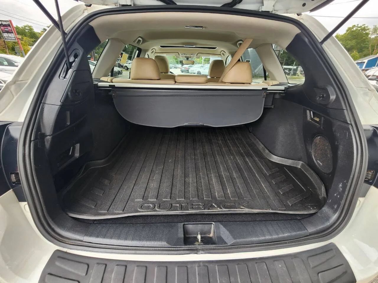 Used 2017 Subaru Outback 3.6R Limited AWD/4WD image 13