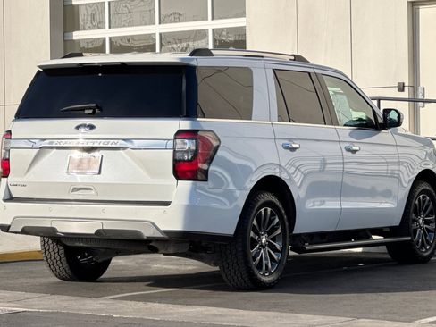 Used 2021 Ford Expedition Limited image 3