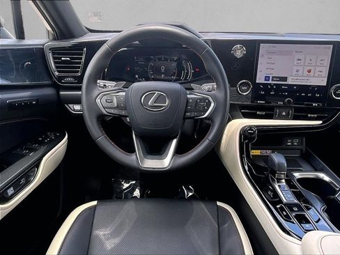 Used 2023 Lexus NX 250 FWD image 7