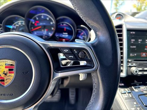Used 2017 Porsche Cayenne Platinum Edition AWD/4WD image 19
