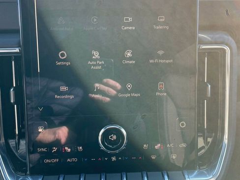 Used 2026 GMC Yukon Denali w/ Sun & Power Step Package image 17