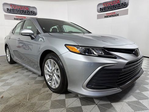 Used 2023 Toyota Camry LE image 1