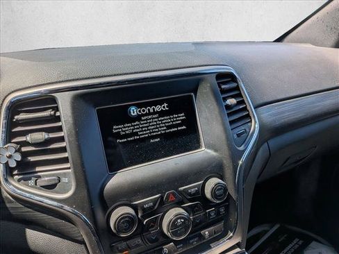 Used 2019 Jeep Grand Cherokee Laredo RWD image 12