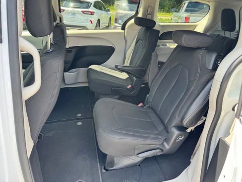 Used 2023 Chrysler Voyager LX FWD image 28