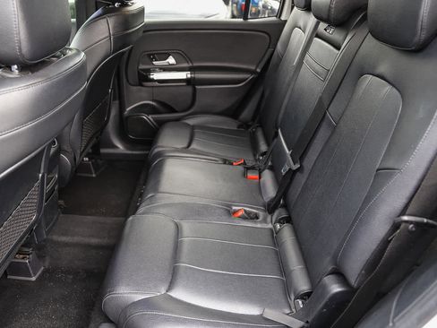 Used 2021 Mercedes-Benz GLB 250 w/ Premium Package image 18