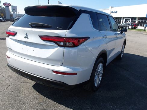 Used 2024 Mitsubishi Outlander ES AWD/4WD image 7
