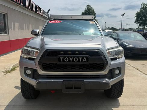 Used 2017 Toyota Tacoma TRD Off-Road w/ Premium & Technology Package AWD/4WD image 6
