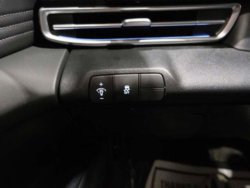 Used 2025 Hyundai Elantra SEL image 35