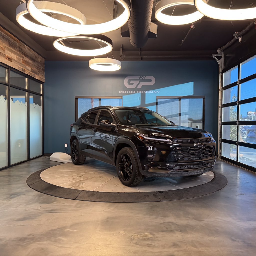 Used 2025 Chevrolet Trax ACTIV w/ Driver Confidence Package FWD image 1