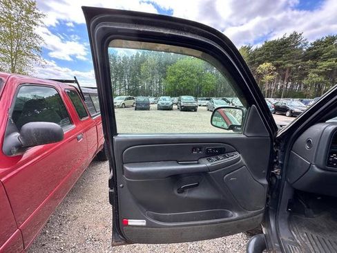 Used 2004 Chevrolet Silverado 2500 LT AWD/4WD image 22