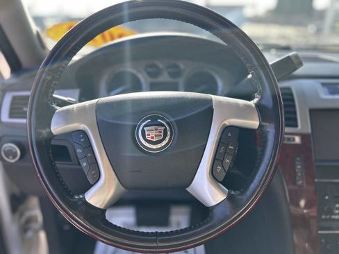 Used 2012 Cadillac Escalade Luxury image 12