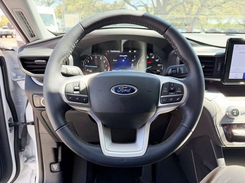 Used 2021 Ford Explorer XLT image 9