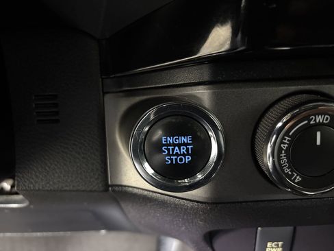 Used 2016 Toyota Tacoma TRD Sport image 14