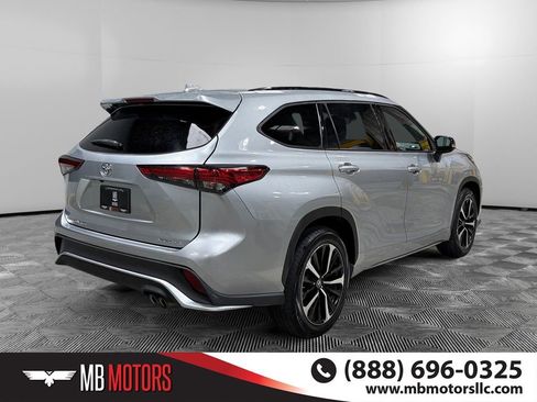 Used 2021 Toyota Highlander XSE image 3