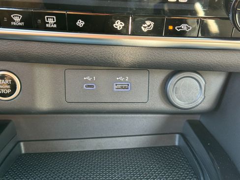 Used 2023 Nissan Rogue SV FWD image 23