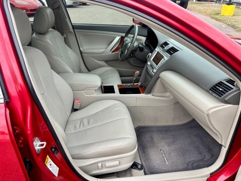 Used 2011 Toyota Camry LE image 13