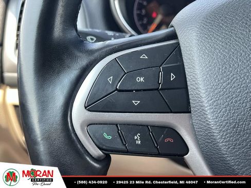 Used 2020 Jeep Grand Cherokee Laredo AWD/4WD image 25