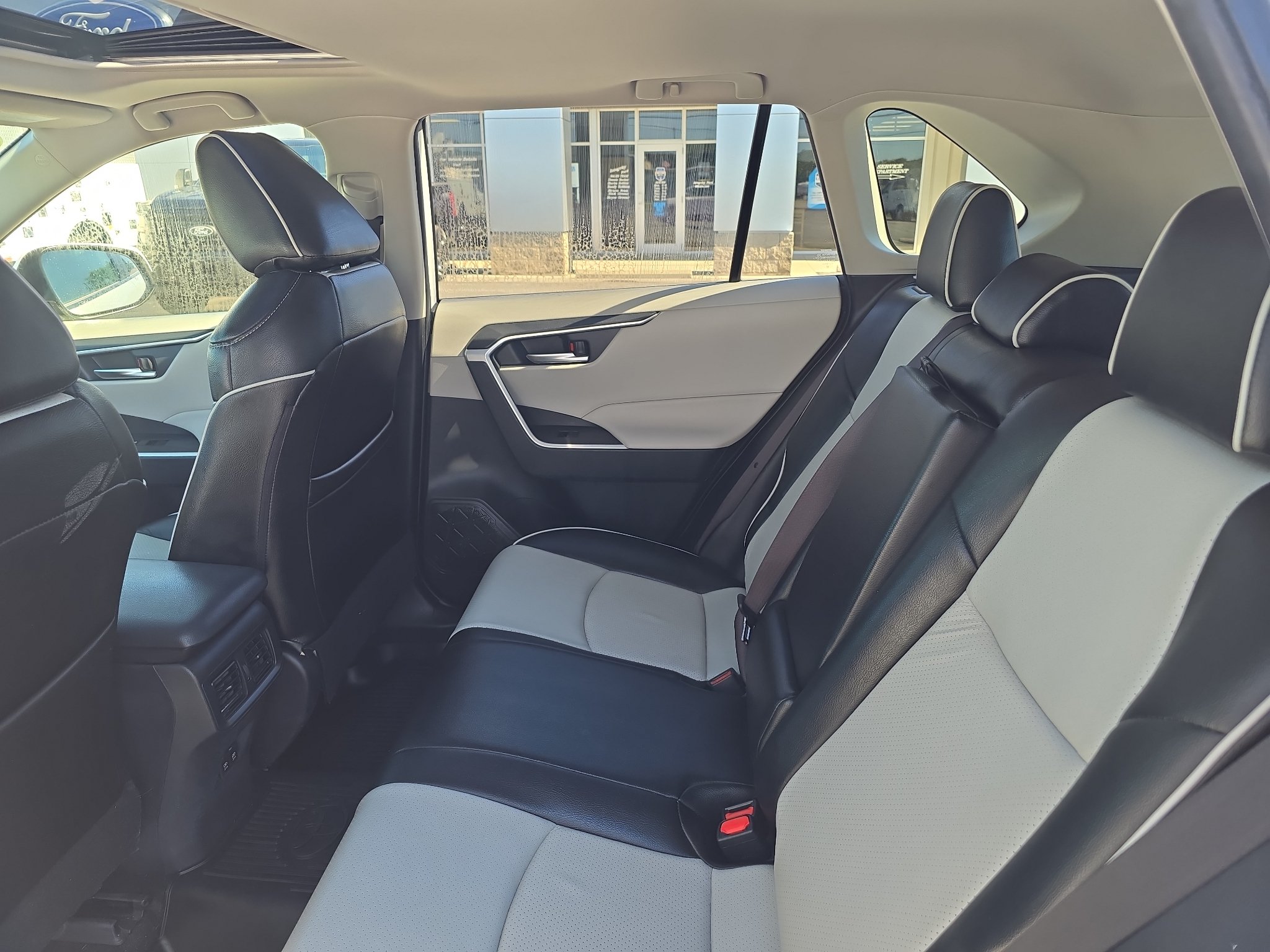 Used 2019 Toyota RAV4 XLE w/ Convenience Package AWD/4WD image 16