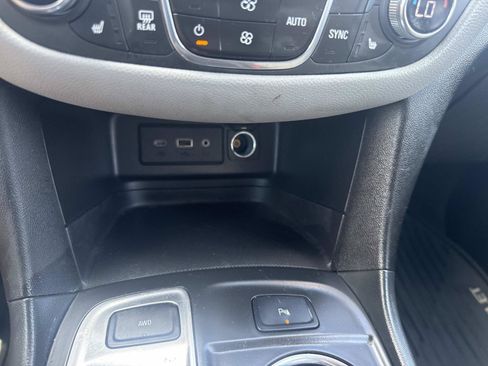 Used 2022 Chevrolet Equinox LT AWD/4WD image 27