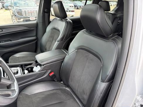 Used 2023 Jeep Grand Cherokee L Laredo AWD/4WD image 13