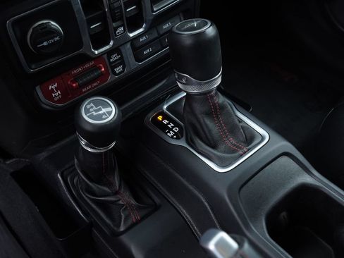 Certified 2020 Jeep Gladiator Rubicon AWD/4WD image 22