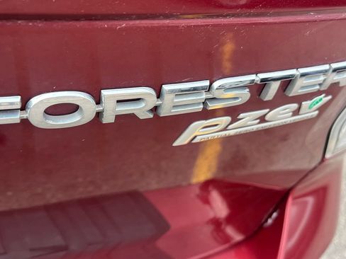 Used 2017 Subaru Forester 2.5i Premium AWD/4WD image 25