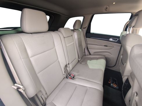 Used 2018 Jeep Grand Cherokee Laredo AWD/4WD image 18