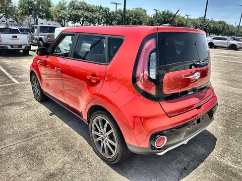 Used 2018 Kia Soul ! FWD image 6