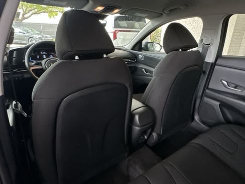 Used 2025 Hyundai Elantra SE FWD image 24