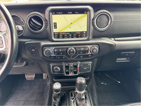 Used 2022 Jeep Wrangler Unlimited Sahara w/ Cold Weather Group AWD/4WD image 19