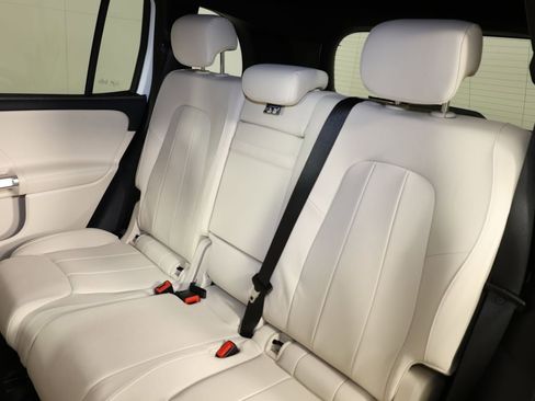 Used 2025 Mercedes-Benz GLB 250 4MATIC image 10